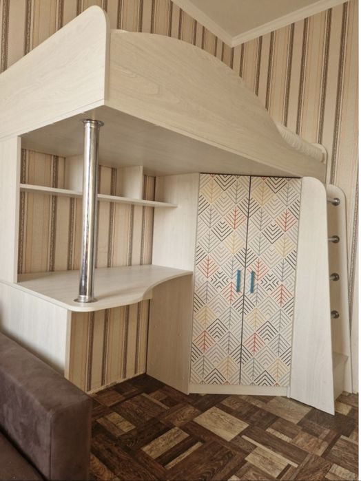 Продам кровать, шкаф, стол 3 в 1