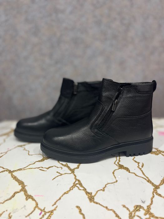 Продам мужские зимние ботинки