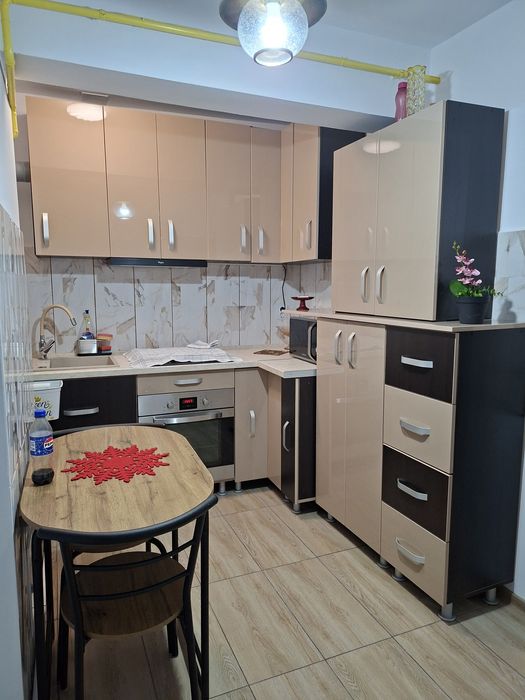 Apartament 2 camere de închiriat