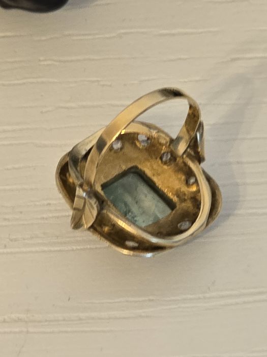 Inele din aur cu diamante si smarald