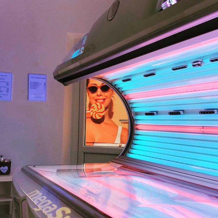 APARATE DE BRONZAT Megasun 5600 SI Hapro Luxura V8 XL Balance
