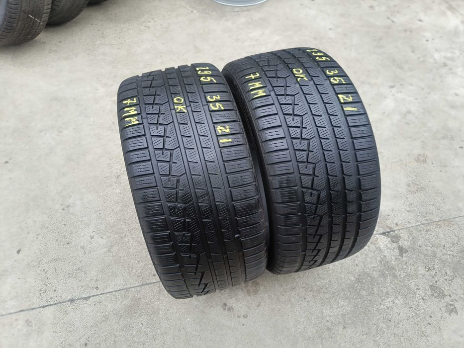 Doua anvelope iarna 295 35 21 yokohama W drive profil de 7 mm