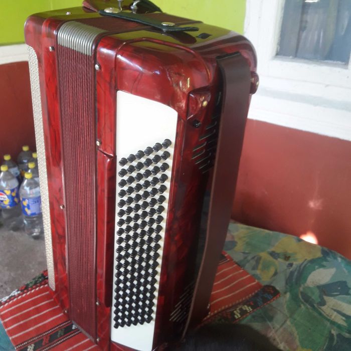 Acordeon Scandalii,120 basi,stare foarte buna