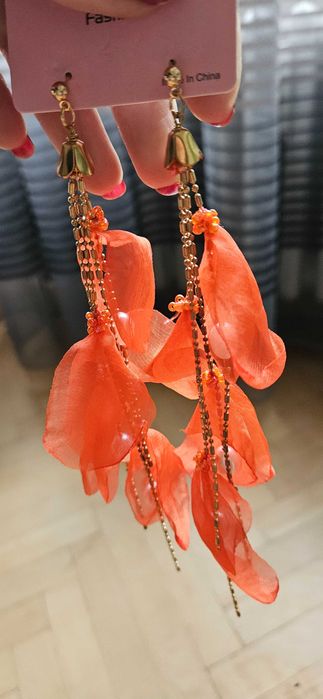 Обеци чисто нови