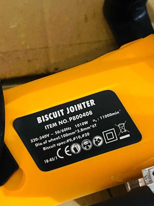 Freză pentru caneluri în lemn Hoteche 1010W – lamă de ferăstrău de 100 mm, 11.000 rpm, 220–240 V - are o mica defectiune, va rugam cititi descrierea