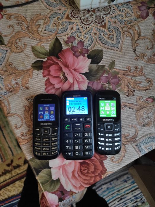 Vînd telefoane cu butoane