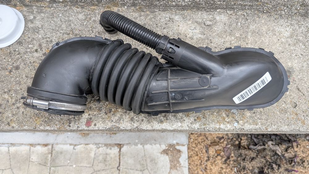 Продавам маркуч от дебитомер към турбина БМВ Е91 320d 177hp 2007