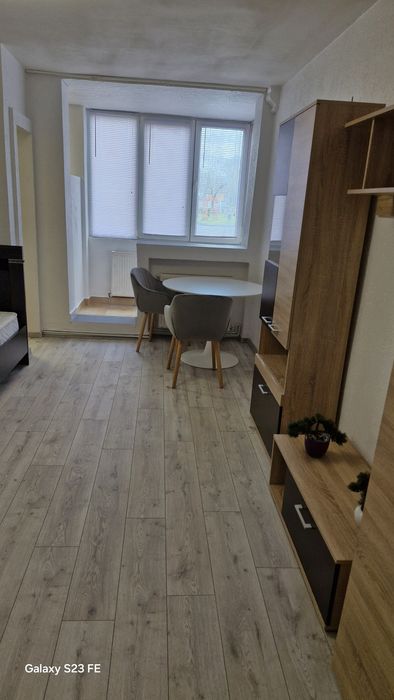 De inchiriat  pe termen lung ap cu o camera in cart Alea carpati .