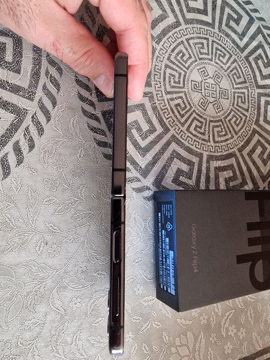 Samsung Z Flip 4 Перфектен