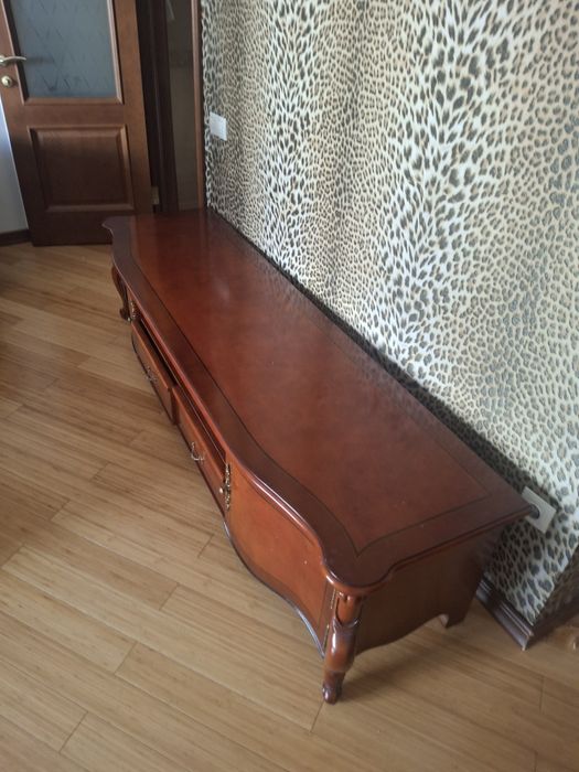 Продаю ткмбочки и кровать 250.000