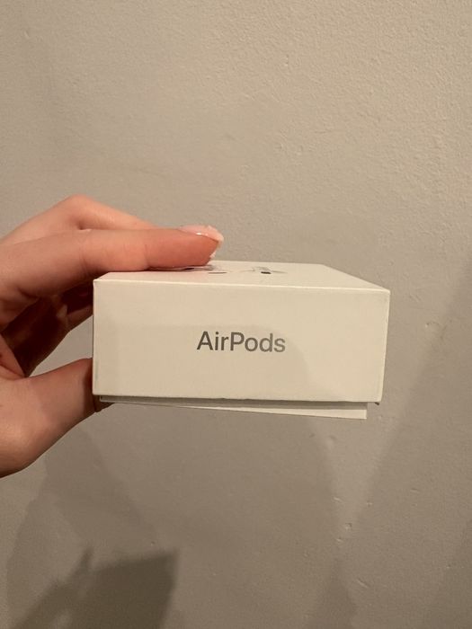Слушалки AirPods 4