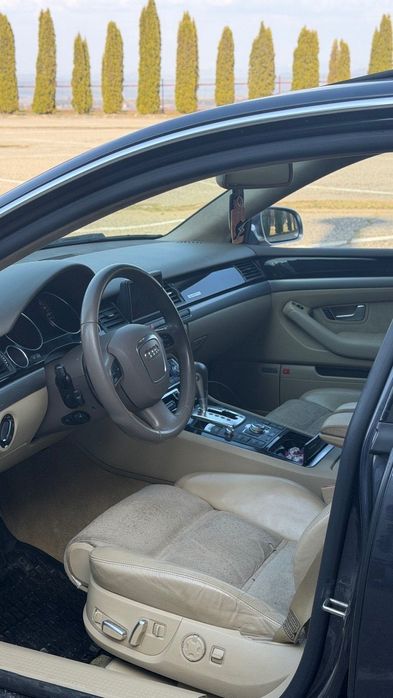 Audi A8 foarte dotat