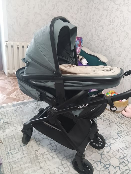 Продам универсальную коляску 2 в 1  ining baby