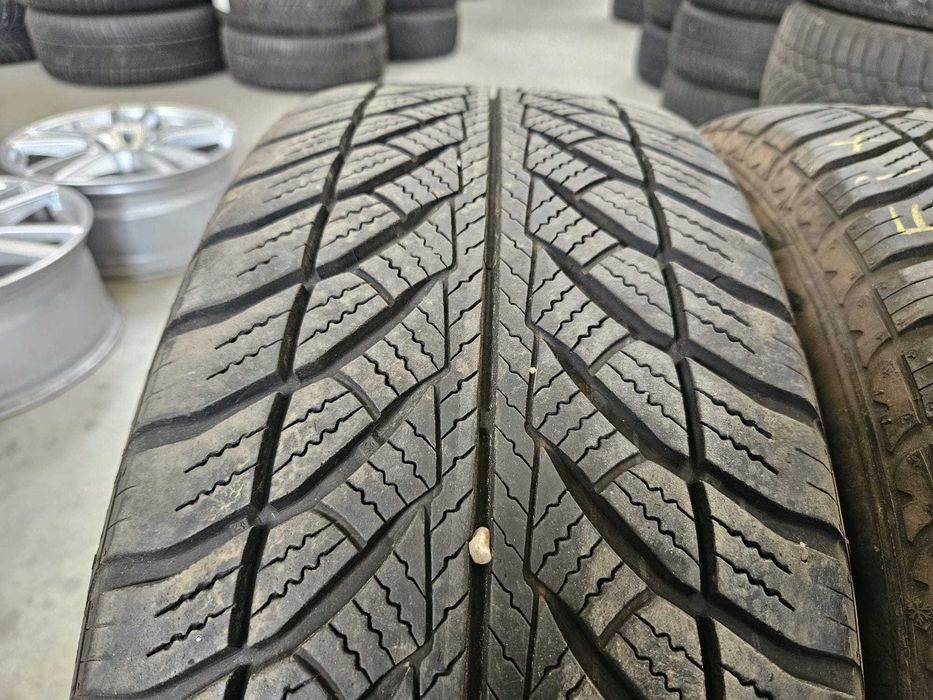 2 Anvelope IARNA 225.55.17 'Goodyear' ; stare foarte buna