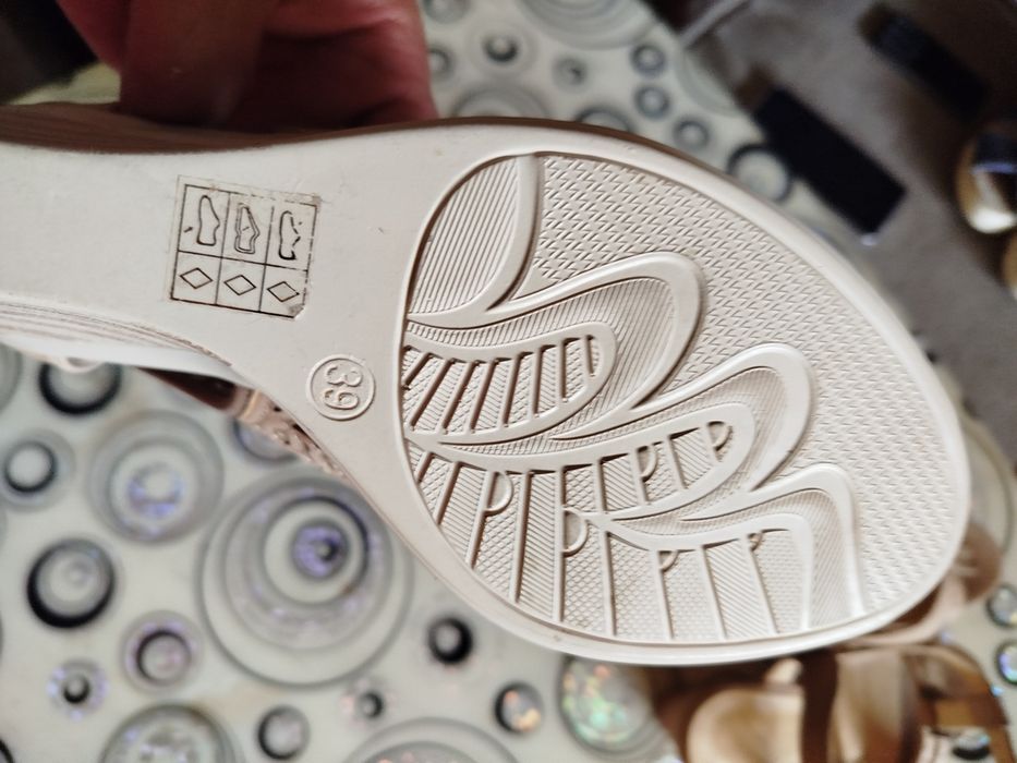 Маркови дамски обувки!