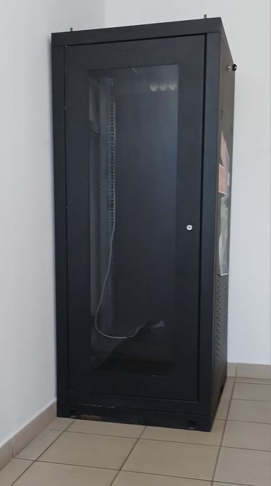 Dulap rack server 19”, 151x63x80 cm, PDU 6 prize, poliță, uși cu cheie