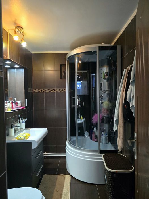 Apartament 4 camere de vanzare