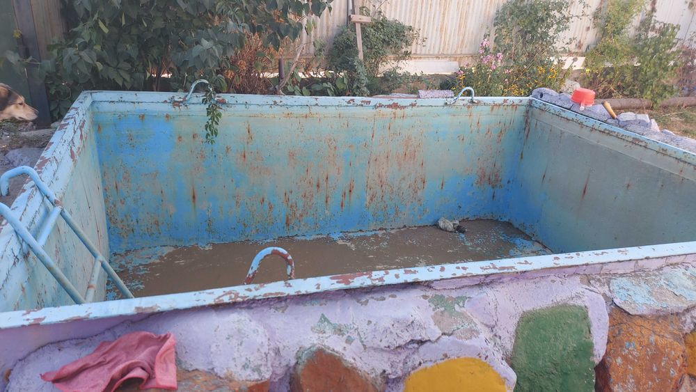 Ёмкость бассейн железный  продам.