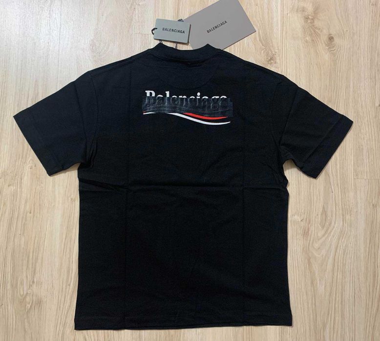 Нови мъжки тениски BALENCIAGA нови с етикети в черен и бял цвят.