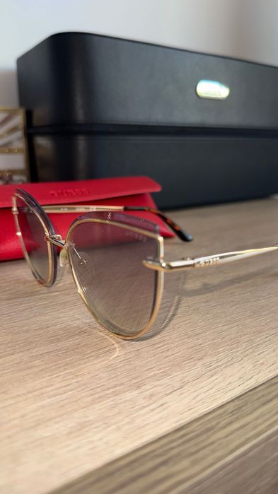 Слънчеви оригинални очила на Guess