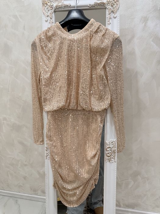Vand geci , rochite marimea S-M  50-80  de lei