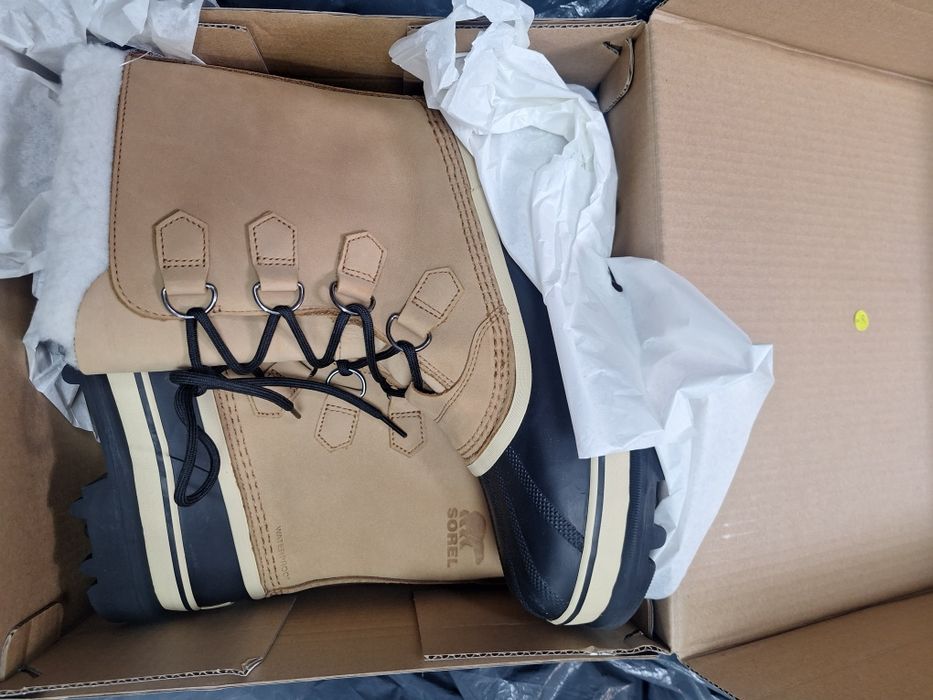 Ghete Sorel noi cu etichetă mărimea 39, 40, 41.5