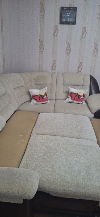 Продам угловой диван и кресло -кровать