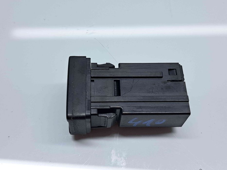 Conector auxiliar USB Toyota Rav 4 III (ACA3, ACE, ALA3, GSA3, ZSA3) [