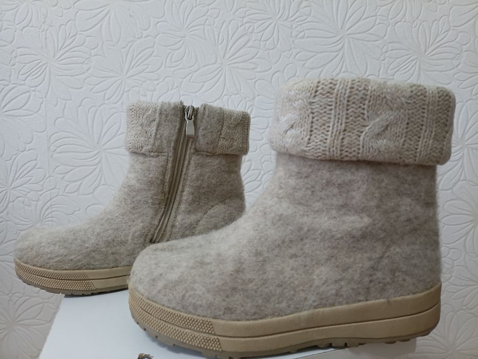 Продам валенки и демисезонные ботинки