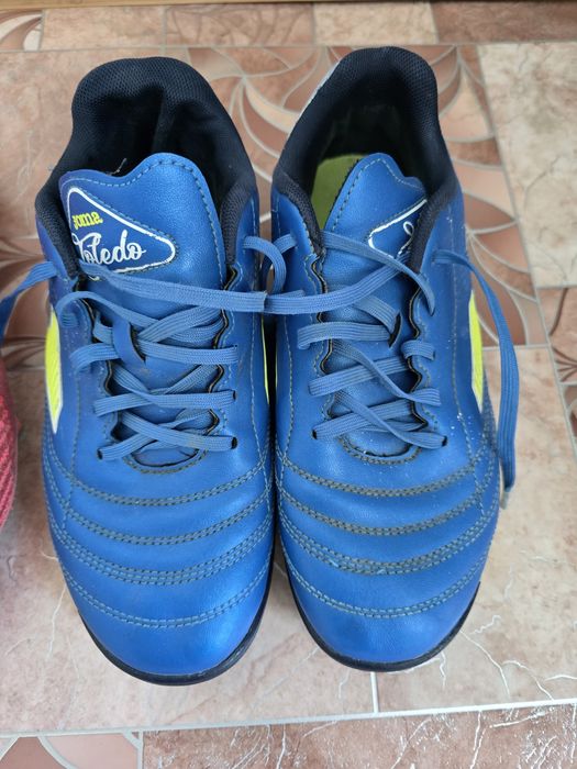 Продам бутсы и футзалки