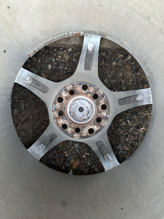 Продам 2 лиска с резиной R18