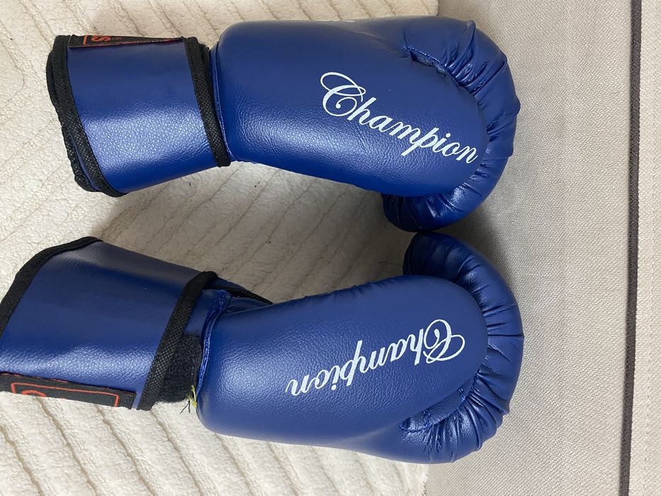 Перчатки боксерские адидас  новые