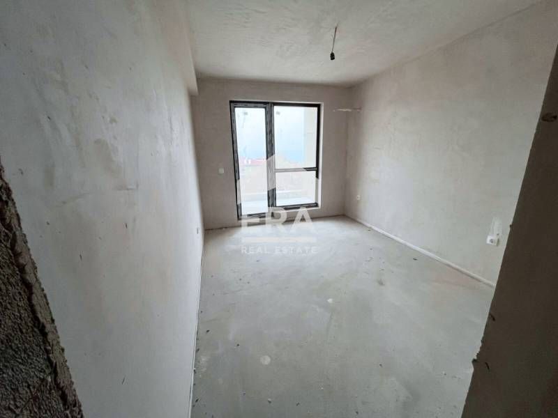 Продава се Двустаен апартамент в Варна, Бриз - 61 кв.м за 2541 €/кв.м - Снимка #3