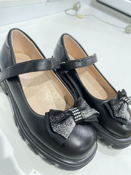 Продам туфли для девочки