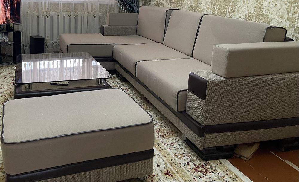 Хорошим состоянии уголок гостины