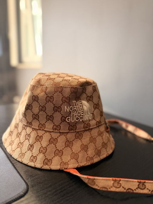 Двулицева шапка GUCCI THE NORTH FACE