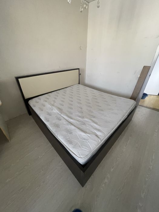 Кровать 180 см  с матрасом