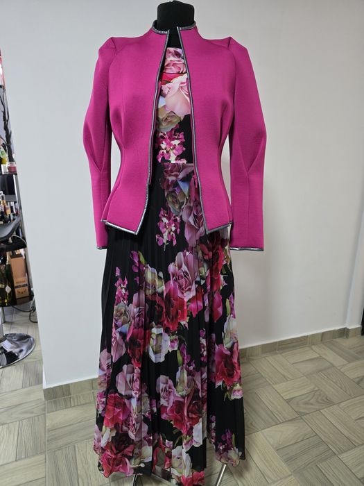 Rochie lunga plisata cu print floral;