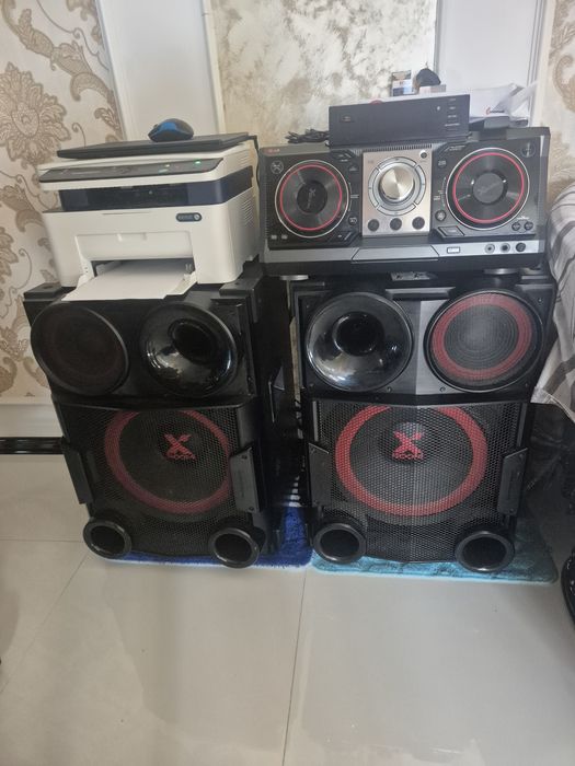 vând boxe LG.   3000 W