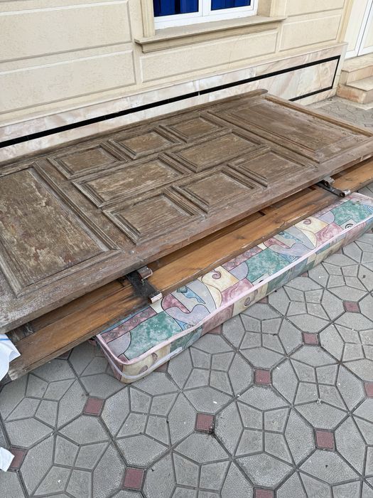 Продаётся ворота и диван + матрас