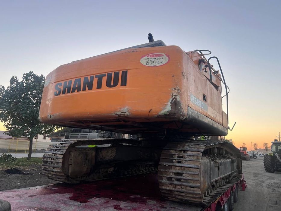 Экскаватор Shantui