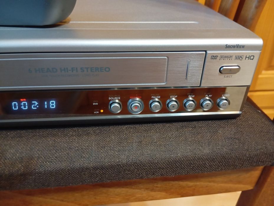 Комбо VHS Видео и dvd divx плеър Philips