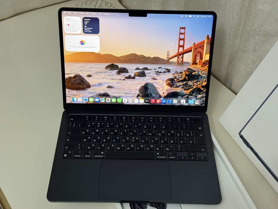Aplle MacBook Air , 2025г, 16:Озу/ Процессор: M3