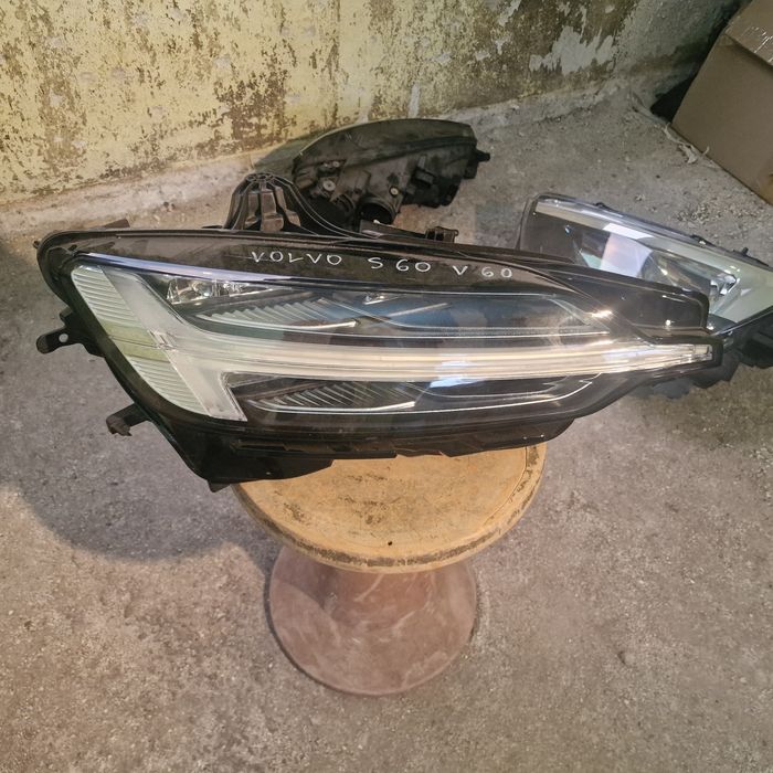 Volvo S60 V60  2021 десен фар