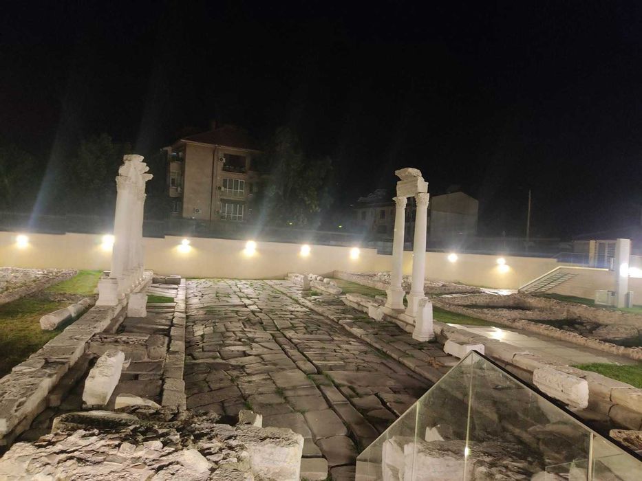 Продава се Двустаен апартамент в Пловдив, Център - 80 кв.м за 1875 €/кв.м - Снимка #2