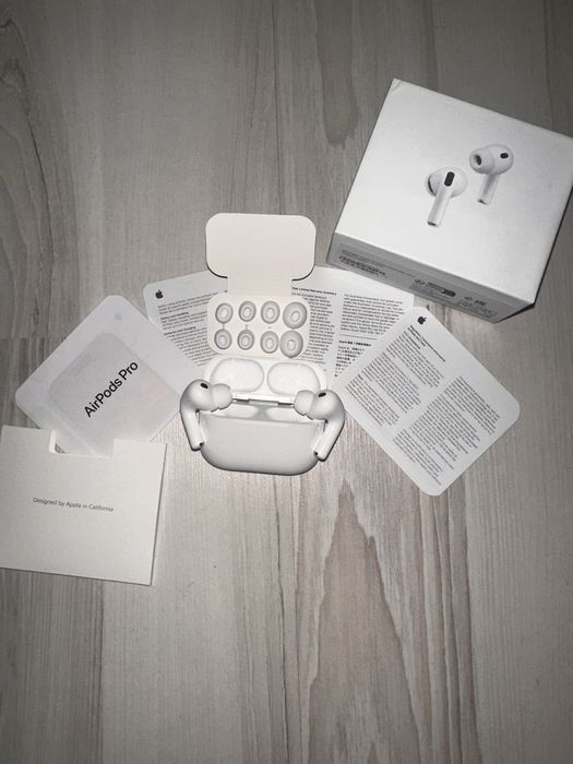 AirPods Pro 3 cu ANC, ca noi folosite de cateva ori. Dragasani