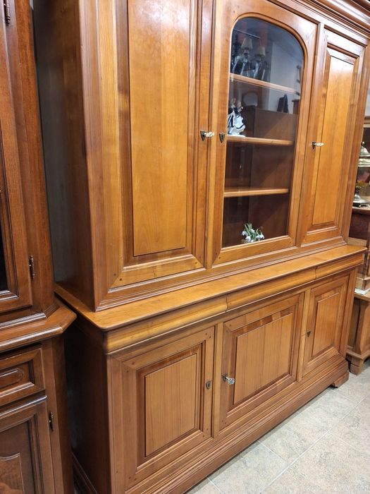 Луксозен трапезен бюфет череша масив