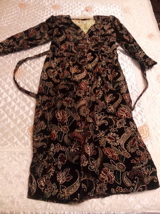 Миллий гулбахмал либос.Национальная одежда из бархата.