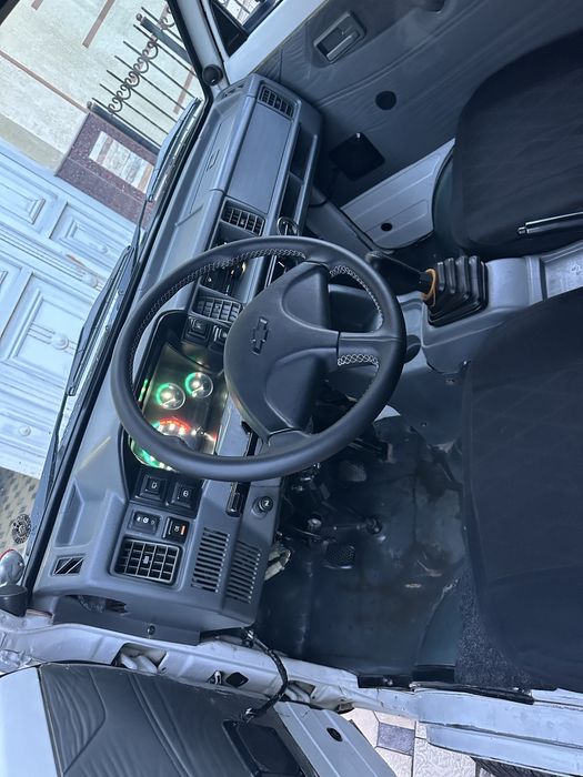 Damas srochna sotiladi