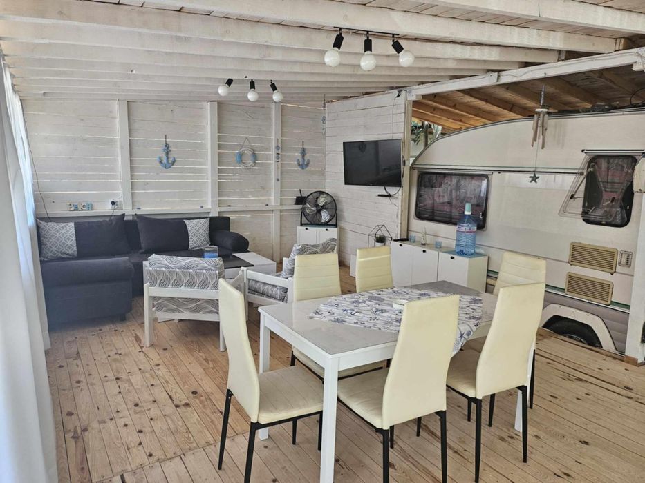 Каравана къмпинг китен